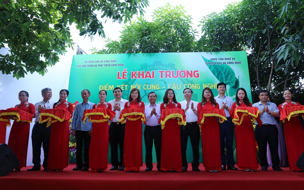 Bộ trưởng Bộ KH&CN Khai trương Điểm kết nối cung cầu công nghệ vùng Bắc Trung bộ